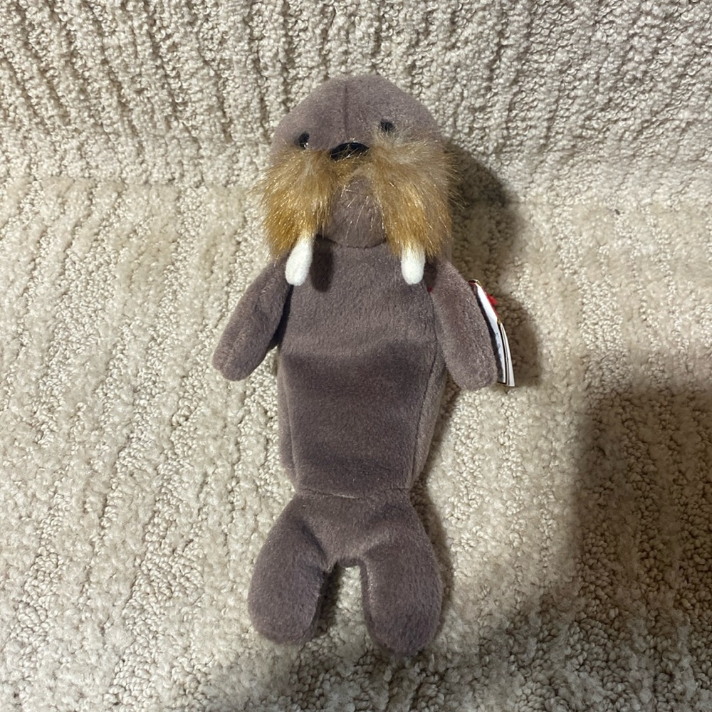 Ty Beanie Baby Jolly style 4082. Walrus. No flaws